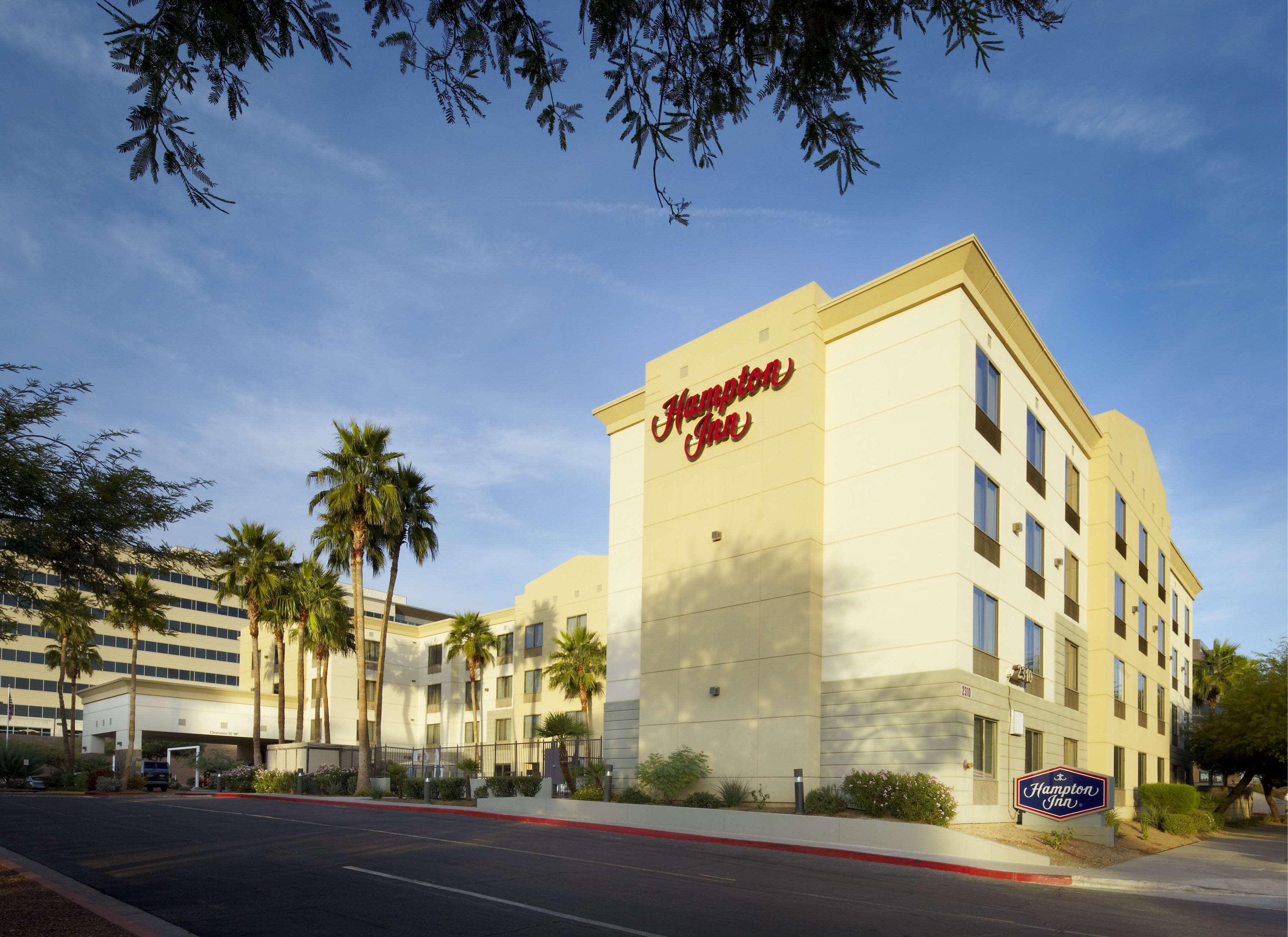 Hampton Inn Phoenix - Biltmore Екстер'єр фото