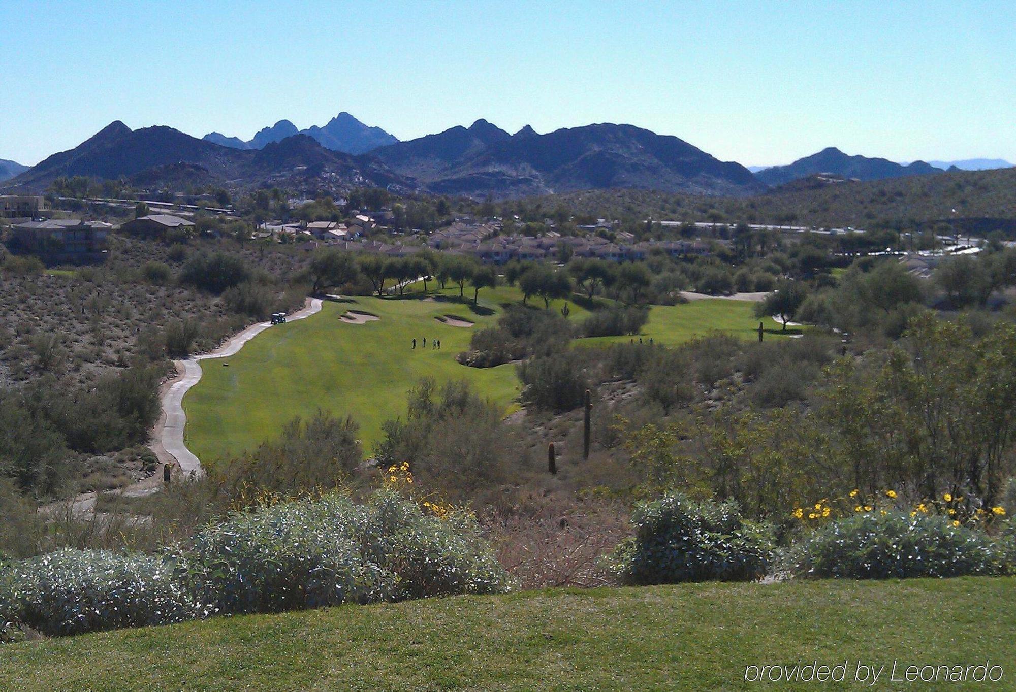 Hampton Inn Phoenix - Biltmore Екстер'єр фото